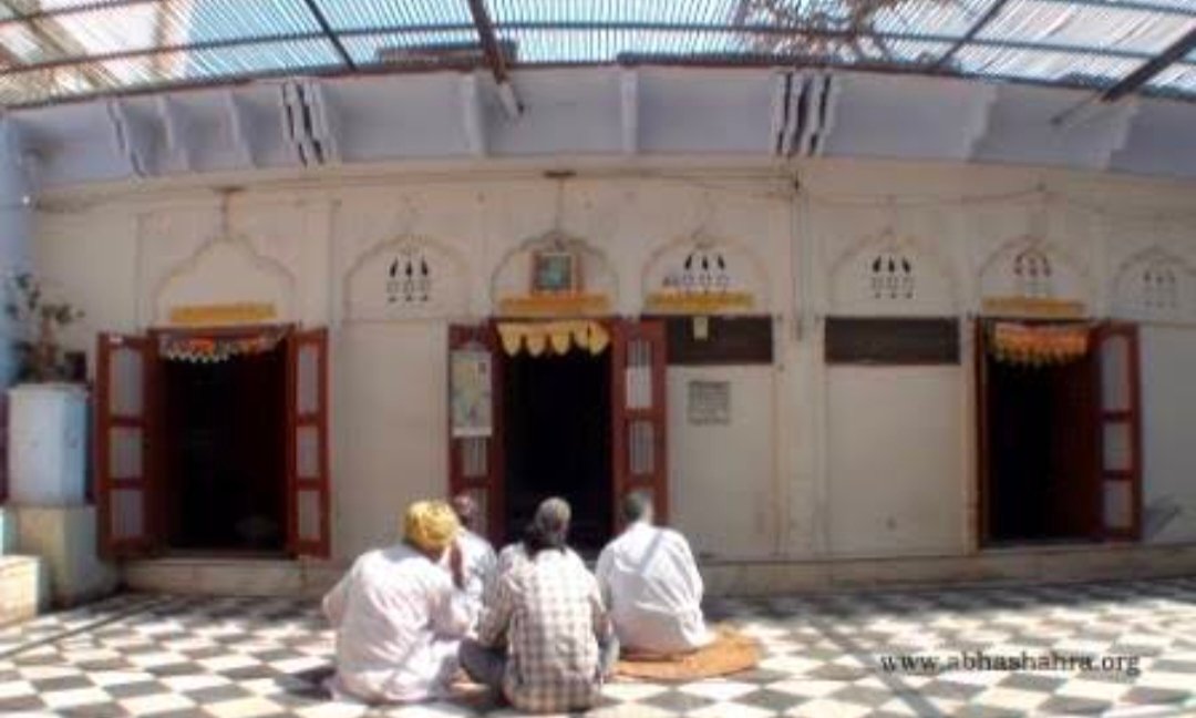 Vrindavan,Bansibat bethakji photo 4